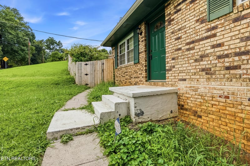 4400 Wells Rd, Knoxville, TN 37920