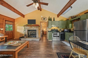 4403 New Pioneer Tr, Pigeon Forge, TN 37863