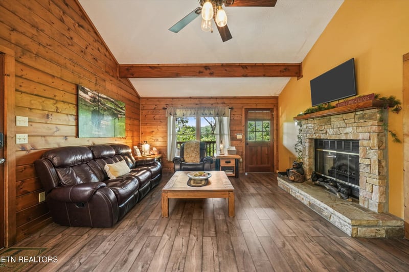 4403 New Pioneer Tr, Pigeon Forge, TN 37863