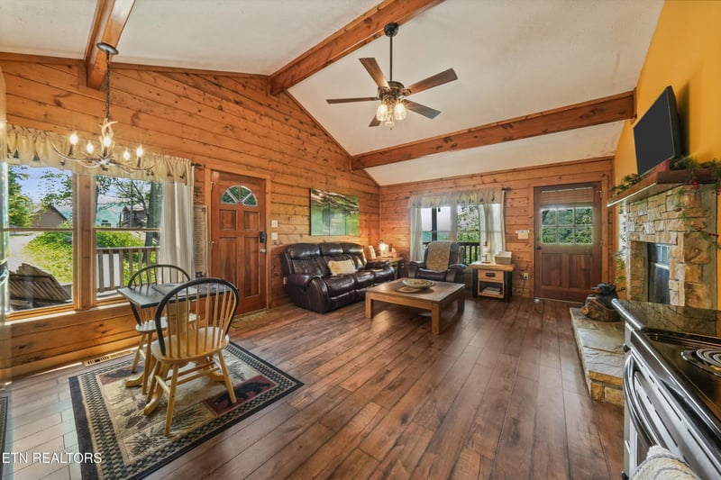 4403 New Pioneer Tr, Pigeon Forge, TN 37863