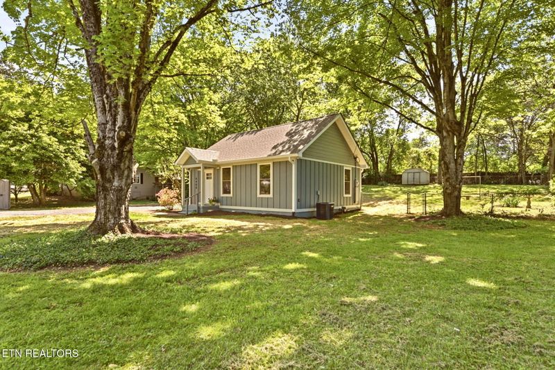 4406 Greendale Rd, Knoxville, TN 37918
