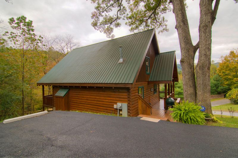 4408 Forest Vista Way, Pigeon Forge, TN 37863