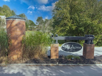 441 Dairy Ln, Lenoir City, TN 37772
