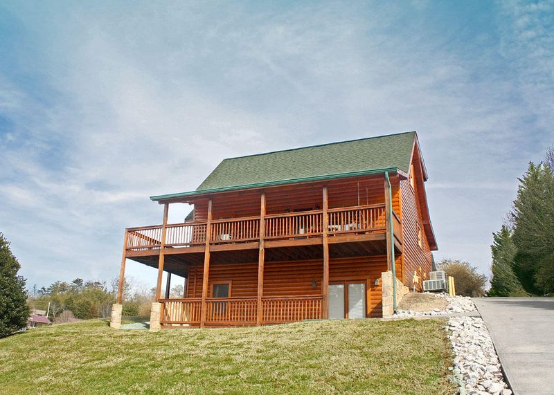441 Keegan Dr, Pigeon Forge, TN 37863