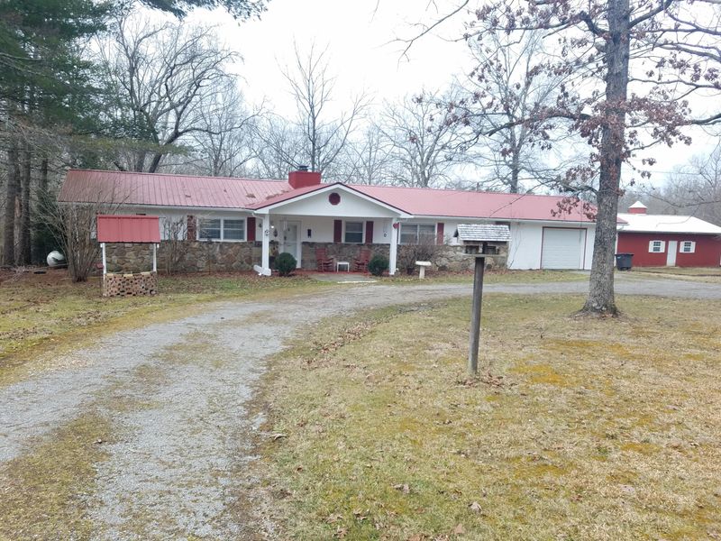 441 Tom Welch Rd, Crossville, TN 38571