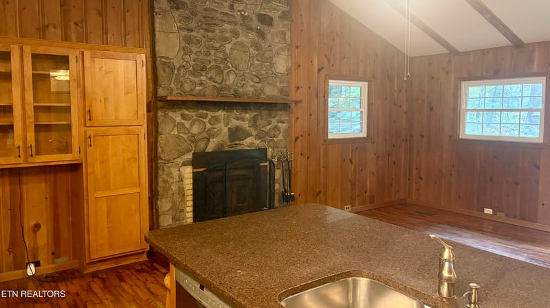 4413 E Scenic Dr, Gatlinburg, TN 37738
