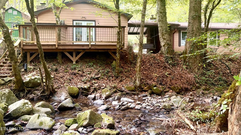 4413 E Scenic Dr, Gatlinburg, TN 37738