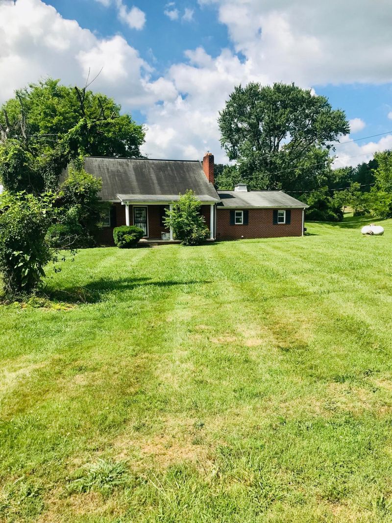 4416 Old Lowland Rd, Morristown, TN 37813