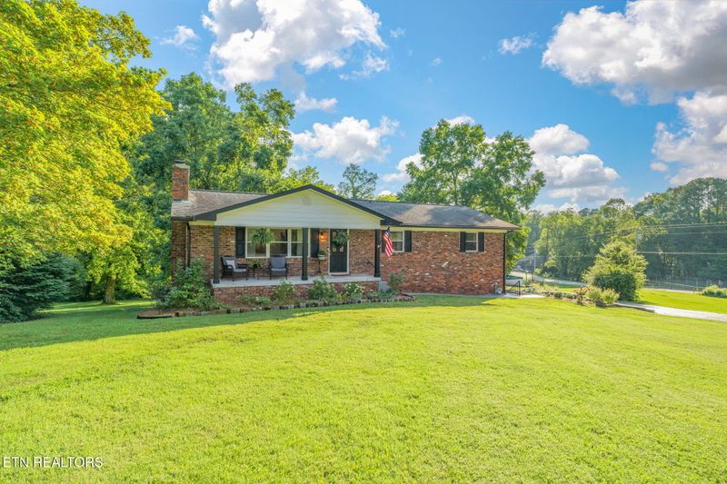 4417 Amber Dr, Louisville, TN 37777
