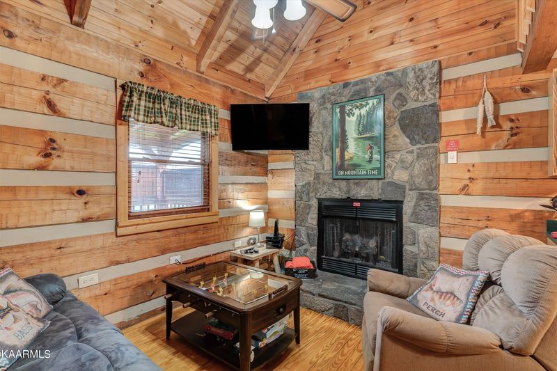 442 Hideaway Ridge Cir, Sevierville, TN 37862
