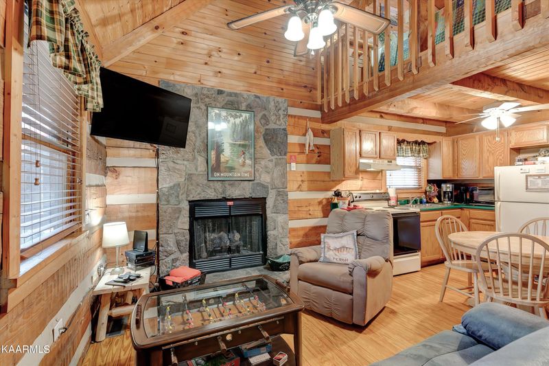442 Hideaway Ridge Cir, Sevierville, TN 37862