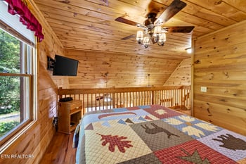 442 Silver Maple Ln, Gatlinburg, TN 37738