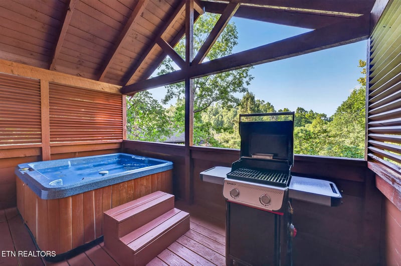 442 Silver Maple Ln, Gatlinburg, TN 37738