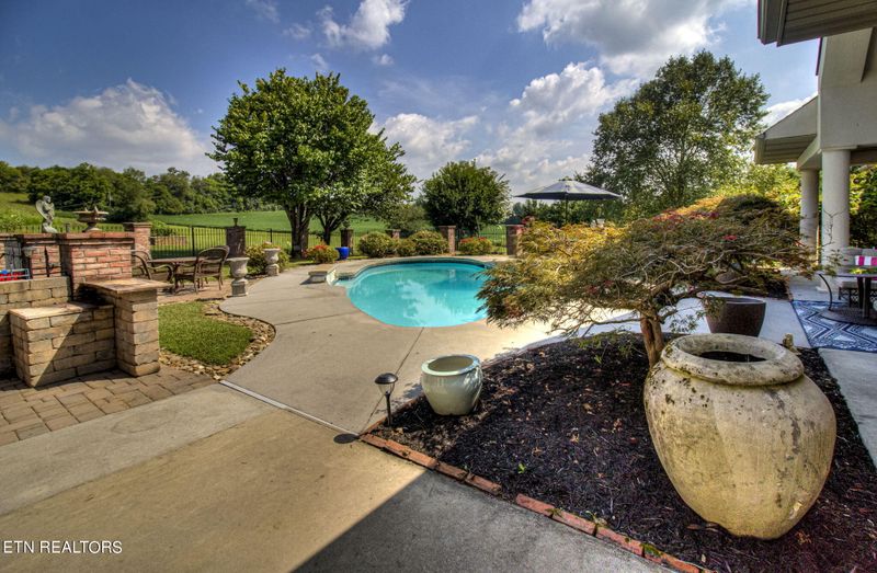 442 Sun Valley Dr, Maryville, TN 37801