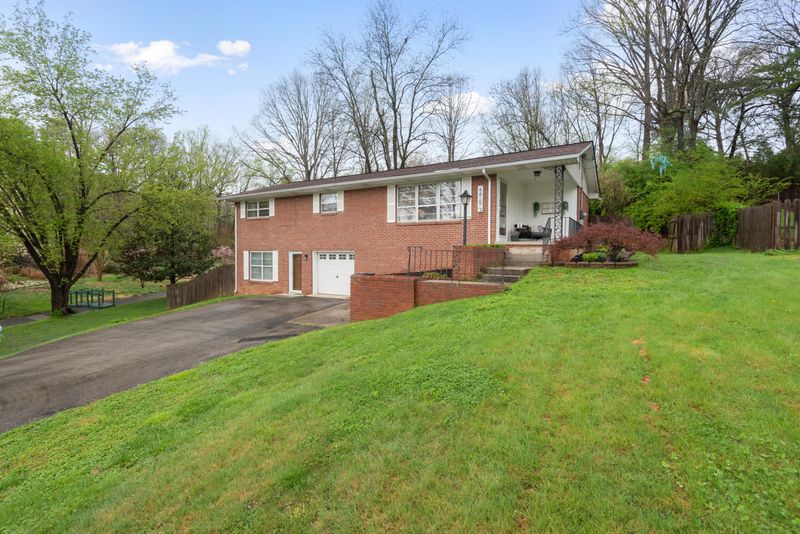4429 Deerfield Rd, Knoxville, TN 37921