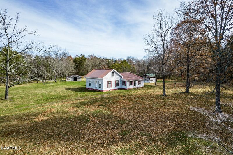 443 Brodio Rd, Deer Lodge, TN 37726