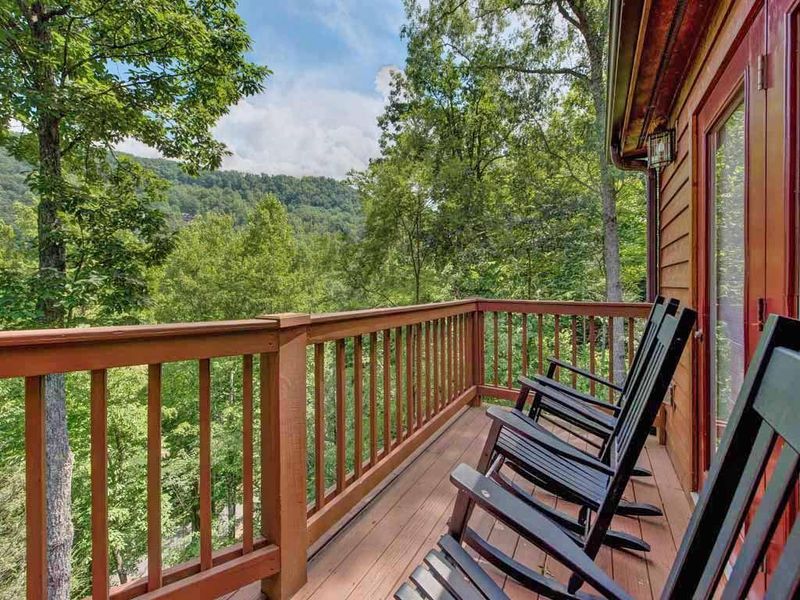 443 Loop Rd, Gatlinburg, TN 37738
