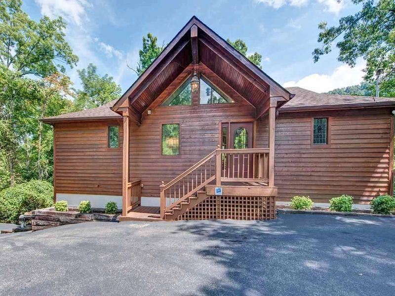 443 Loop Rd, Gatlinburg, TN 37738