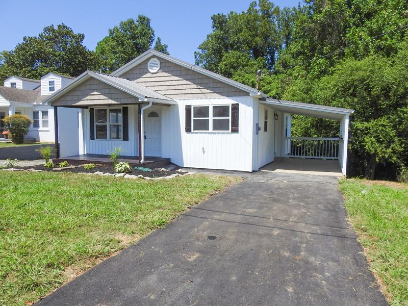 443 Maple St, Harriman, TN 37748