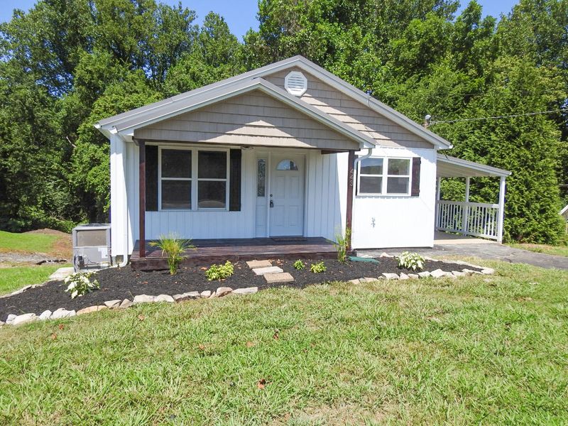 443 Maple St, Harriman, TN 37748