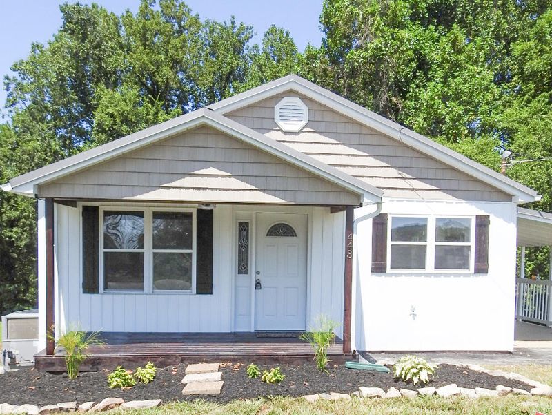 443 Maple St, Harriman, TN 37748