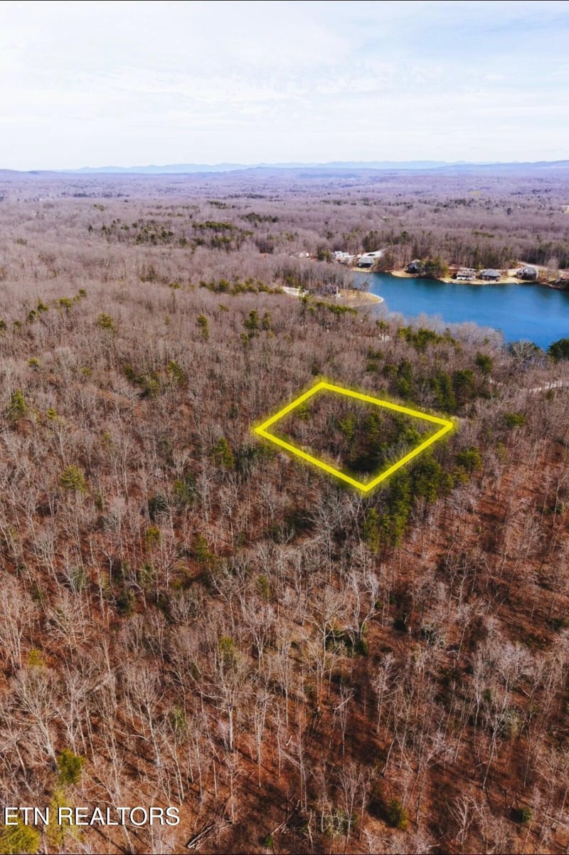 443 Marmaduke Dr, Crossville, TN 38558