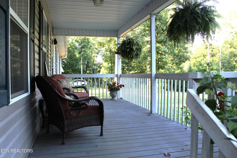 4433 Unitia Rd, Lenoir City, TN 37772