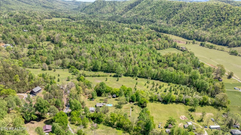 444 E Millers Cove Rd, Walland, TN 37886