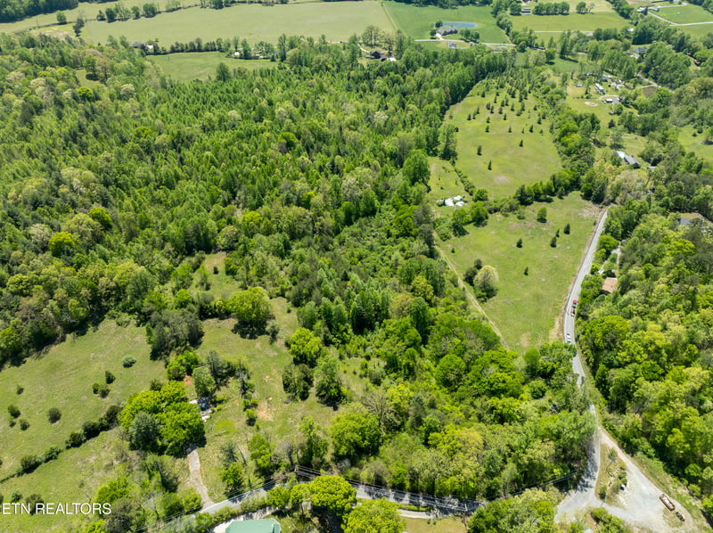 444 E Millers Cove Rd, Walland, TN 37886