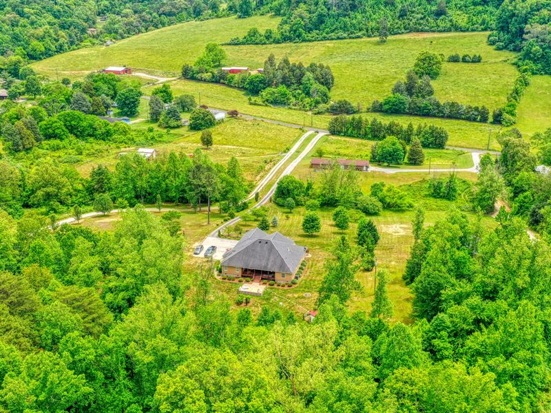 444 E Wolf Valley Rd, Heiskell, TN 37754