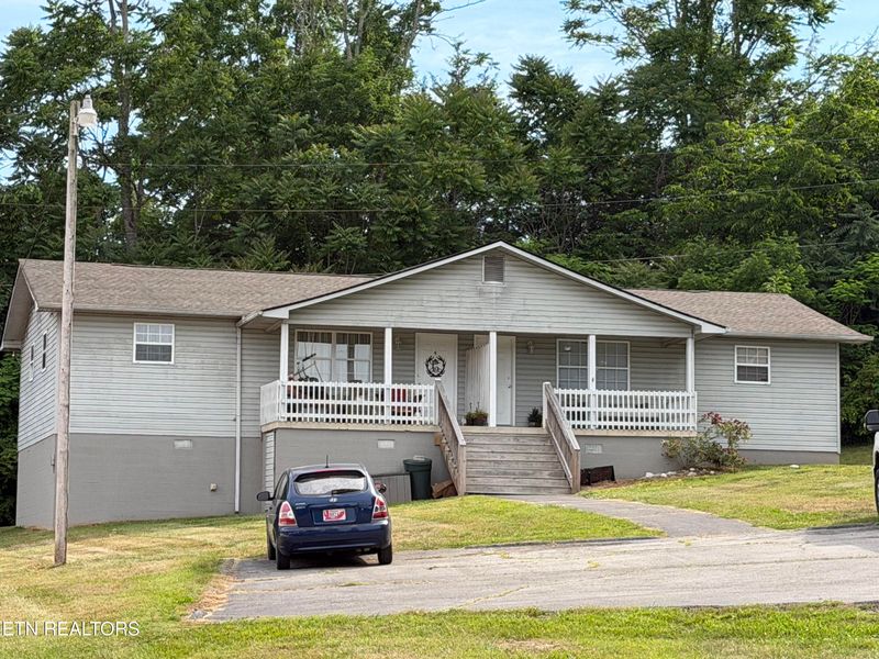 444 Indian River Boat Dock Rd, Jacksboro, TN 37757