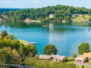 4445 Scenic Dr, Lenoir City, TN 37772