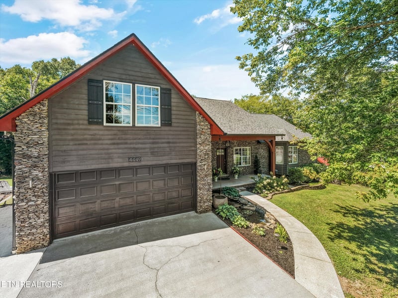 4449 Wonderland Dr, Louisville, TN 37777