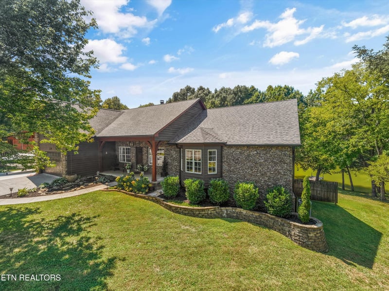4449 Wonderland Dr, Louisville, TN 37777