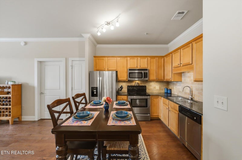 445 W Blount Ave #221, Knoxville, TN 37920