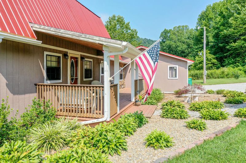 4450 Buffalo Rd, Oneida, TN 37841