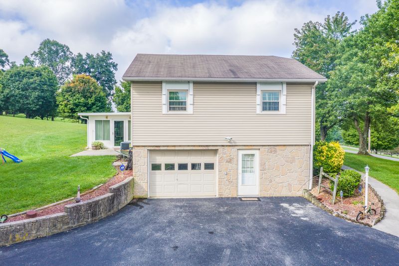 4450 Stapleton Rd, Morristown, TN 37813