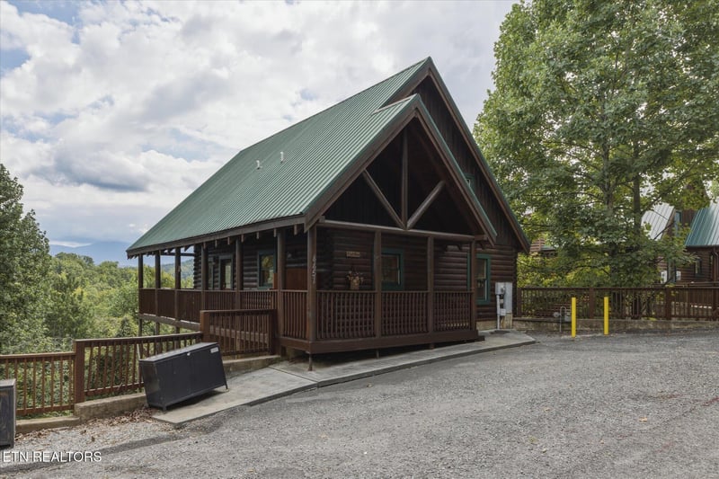4451 Forest Vista Way, Pigeon Forge, TN 37863