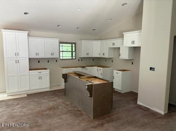 446 Beachwood Dr, Crossville, TN 38558