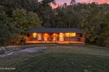 446 Lovers Ln, Townsend, TN 37882