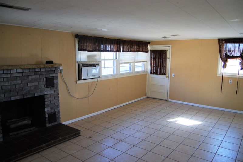 446 Maple St, Harriman, TN 37748