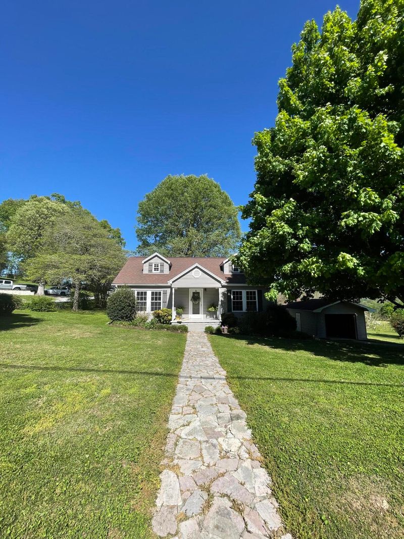 446 Sinking Springs Rd, Clinton, TN 37716