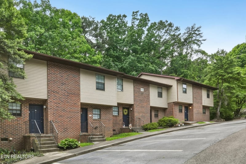 446 Tammy Dr #8, Powell, TN 37849