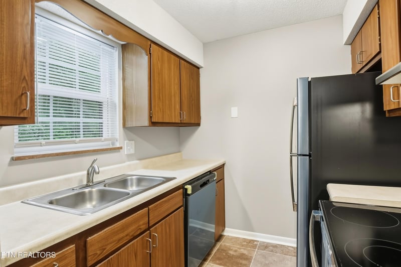 446 Tammy Dr #8, Powell, TN 37849