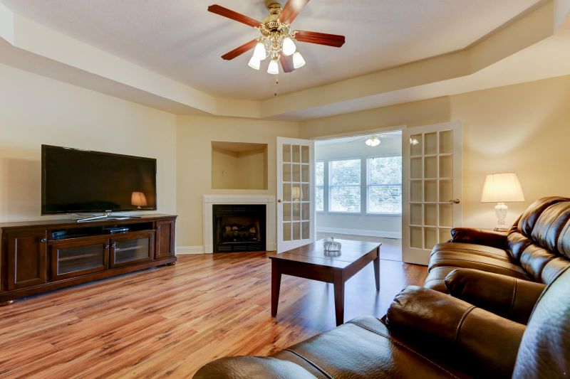 447 Executive Meadows Dr, Lenoir City, TN 37771