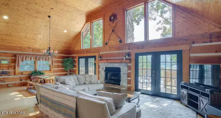 447 Lakeside Rd, Vonore, TN 37885