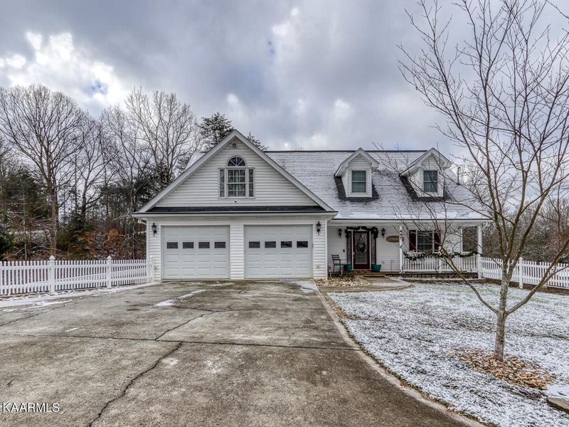 447 Sharon Dr, Pigeon Forge, TN 37863