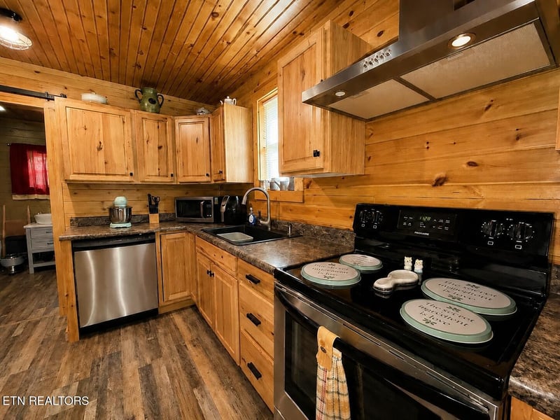 448 John Q Wyatt Rd, Crossville, TN 38571