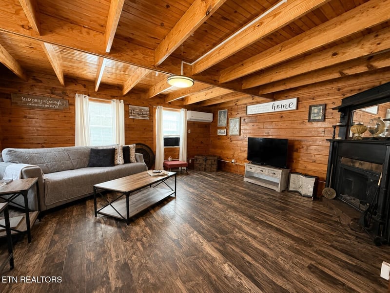 448 John Q Wyatt Rd, Crossville, TN 38571
