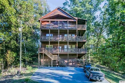 448 Oak Sky Way, Sevierville, TN 37876